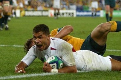 Jason Robinson scoring a try for England