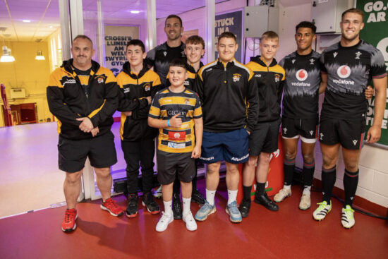 photo of players and coaches from local club Tylorstown RFC meeting WRU players