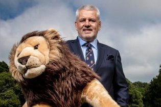 Warren Gatland, Head Coach of the British & Irish Lions holding Bil, the team mascot