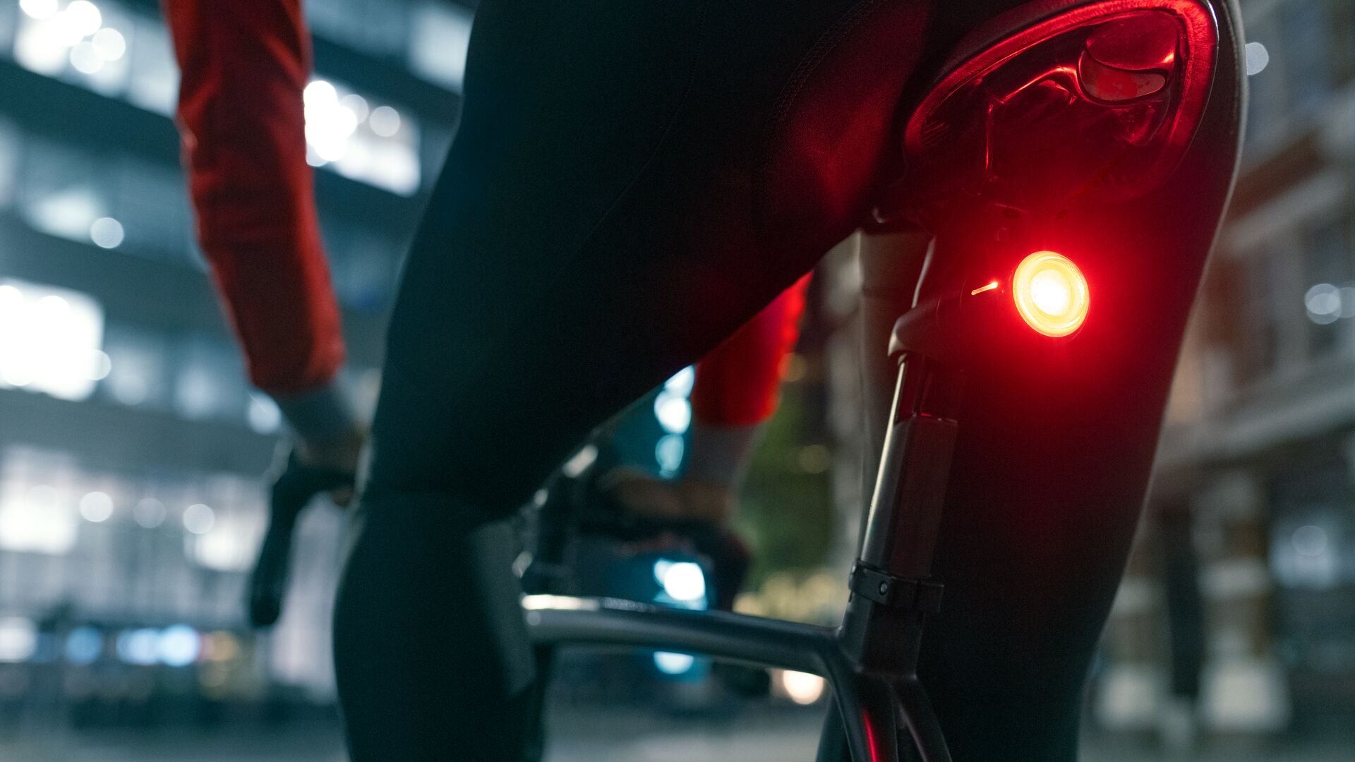 Curve Bike lifestyle city back close up image of the Vodafone Curve Bike tracker mounted on a cycle in motion