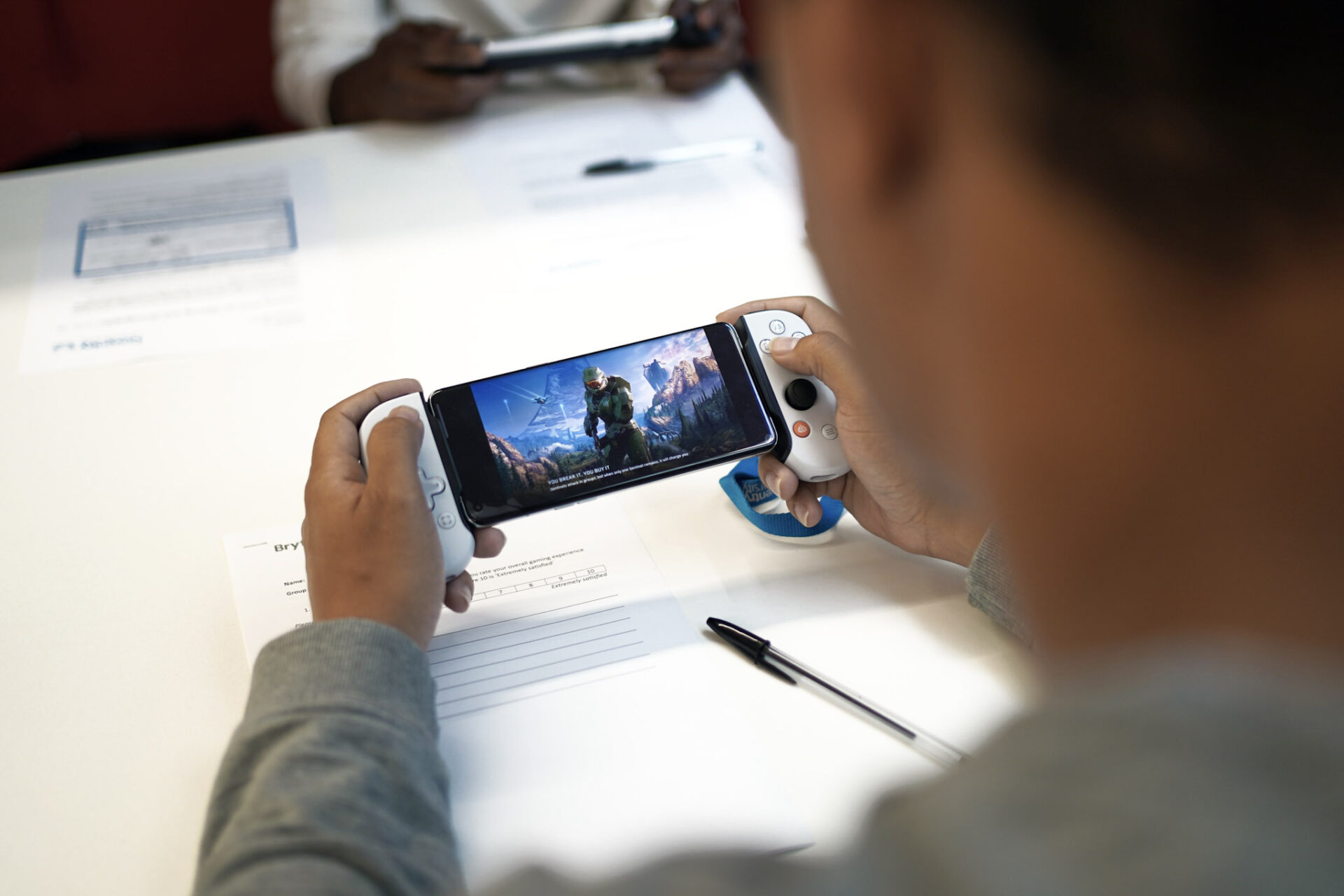 A participant of Vodafone's 5G SA network slice for cloud gaming trial playing Halo Infinite.