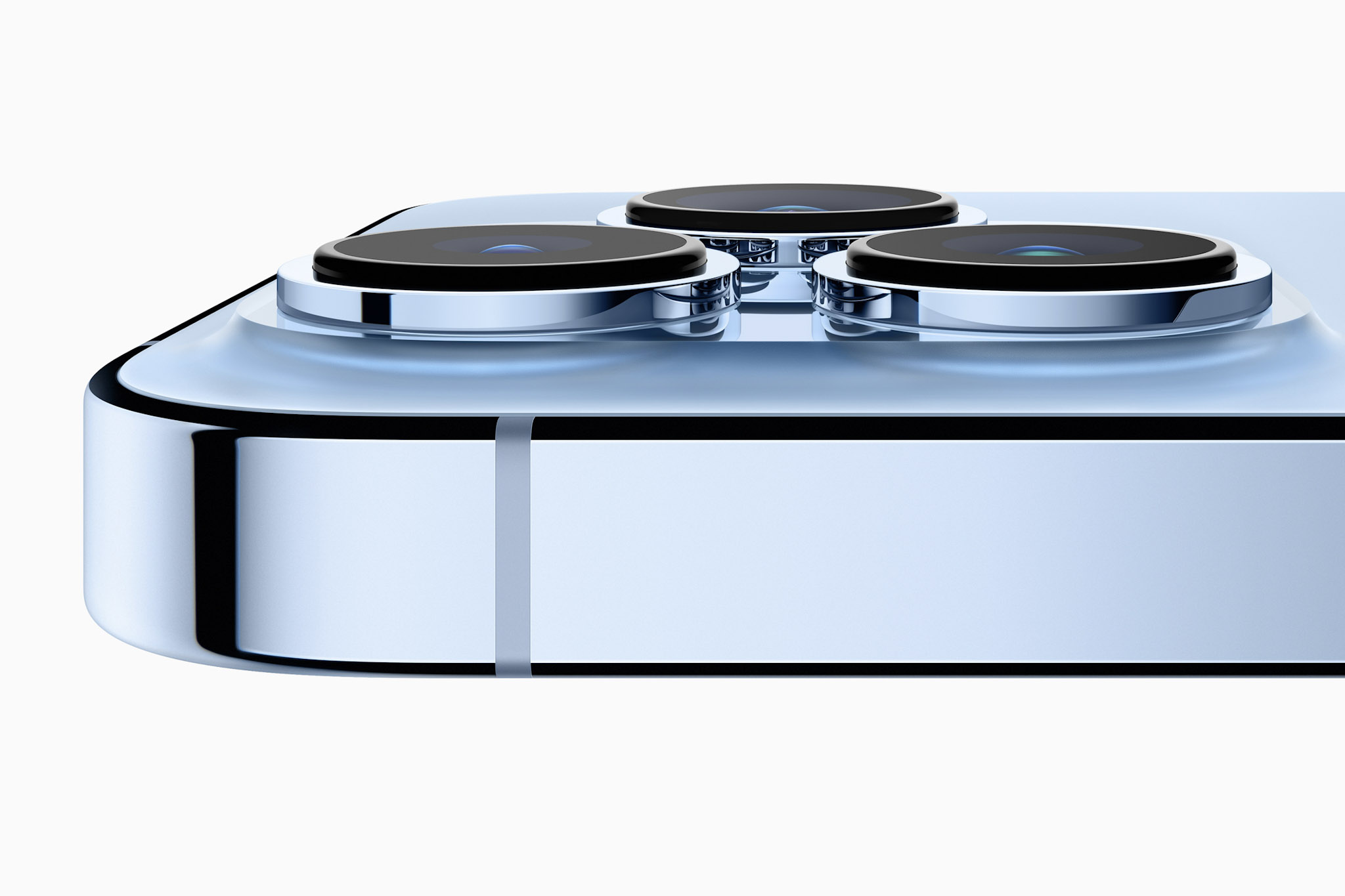 Apple_iPhone-13-Pro_New-Camera-System_09142021 (1)