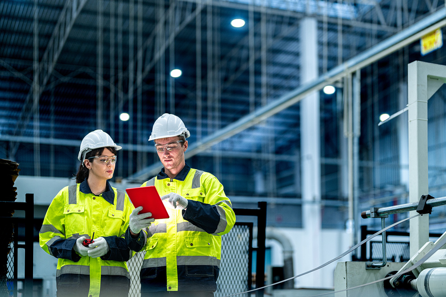 hi-vis tablet industrial GettyImages-2155877725