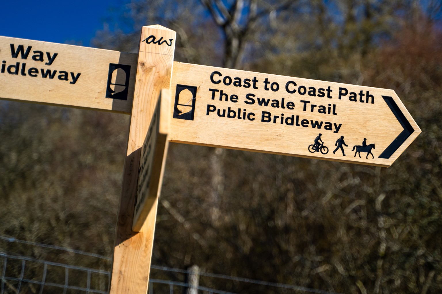 DSC00515 1 Sign showing direction to Coast to Coast trail.